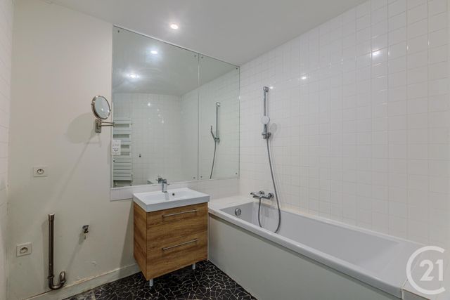 Afficher la photo en grand Appartement F4 à vendre - 4 pièces - 94.5 m2 - PARIS - 75011 - ILE-DE-FRANCE - Century 21 Parmentier - Saint Maur