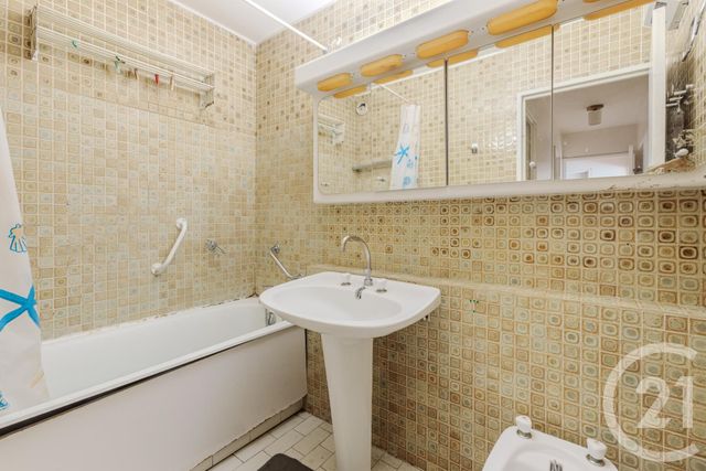 Afficher la photo en grand Appartement F4 à vendre - 4 pièces - 93.97 m2 - PARIS - 75013 - ILE-DE-FRANCE - Century 21 Parmentier - Saint Maur