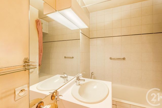 Afficher la photo en grand Appartement à vendre - 3 pièces - 70.86 m2 - PARIS - 75011 - ILE-DE-FRANCE - Century 21 Parmentier - Saint Maur