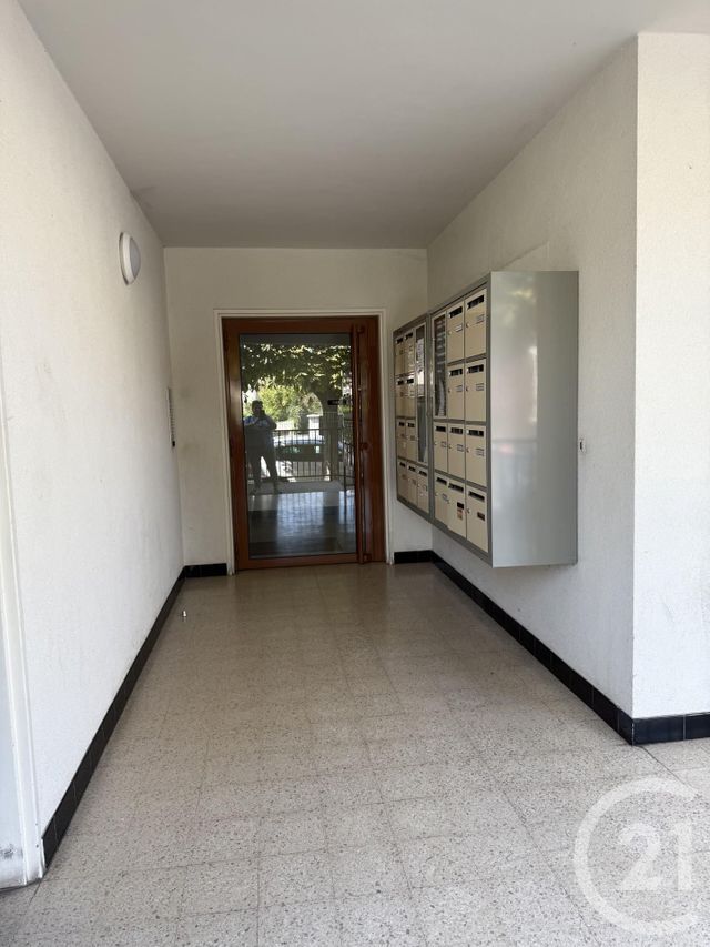 Afficher la photo en grand Appartement F1 à vendre - 1 pièce - 31.0 m2 - VITRY SUR SEINE - 94 - ILE-DE-FRANCE - Century 21 Parmentier - Saint Maur